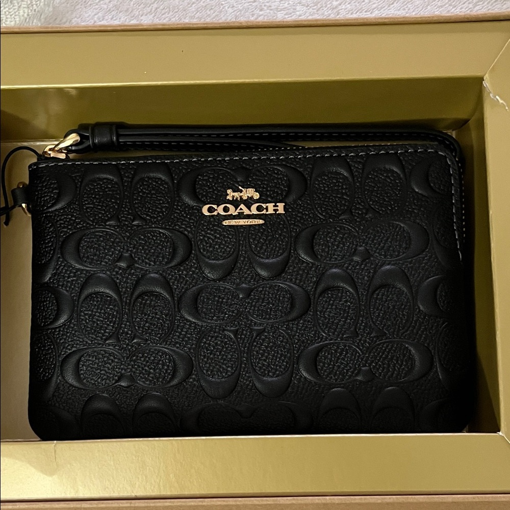Coach Wristlet Gift 🎁 Set - Picture 2 of 5